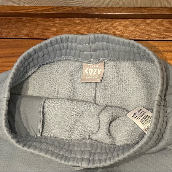 TNA Cozy Boyfriend sweatshorts - Picture 3 of 3